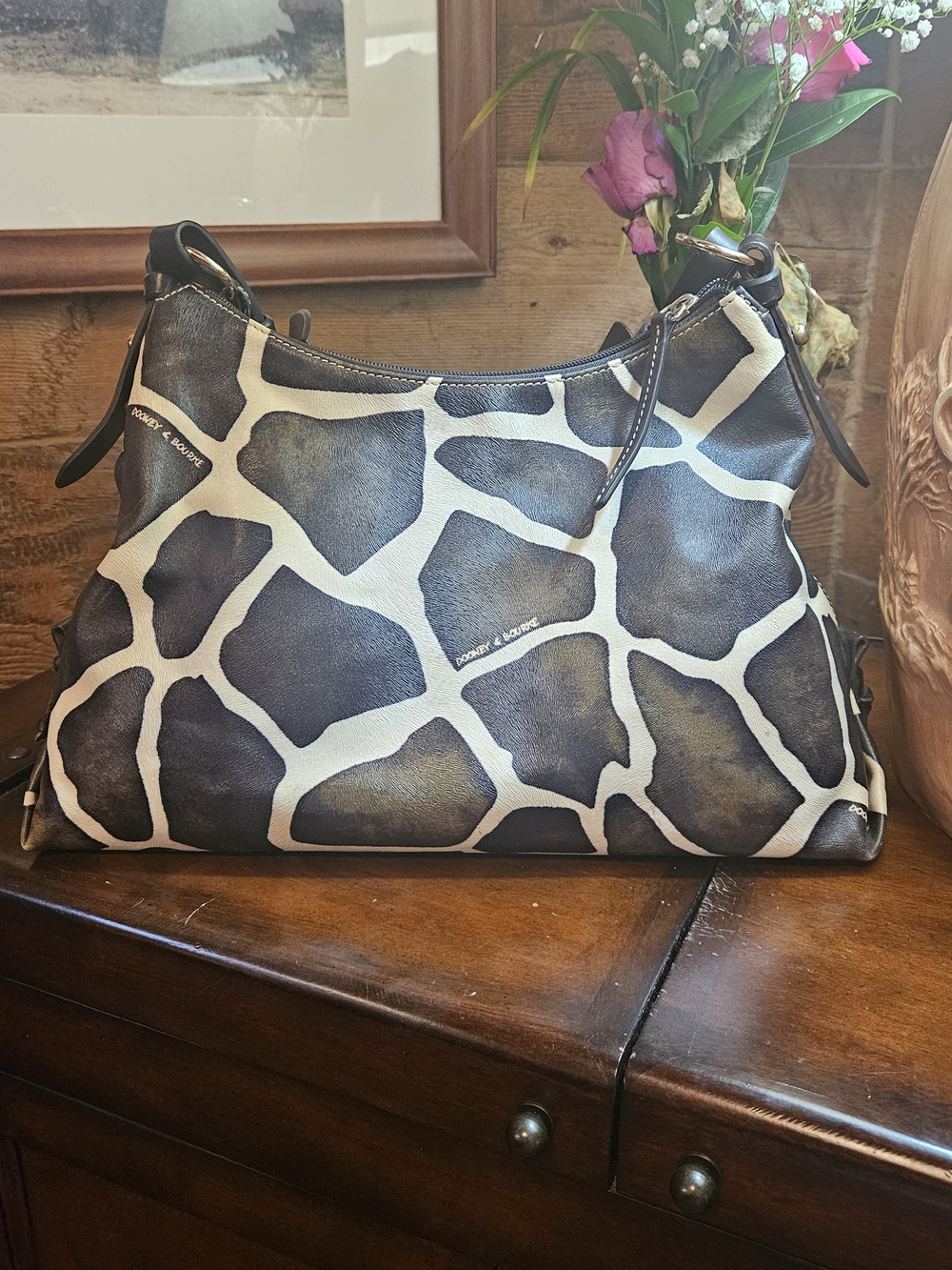 Vintage Dooney & Bourke Black and Cream Giraffe-Print Shoulder Bag - Picture 4 of 7